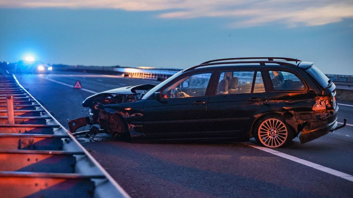 112-nieuws 11 juli: Ernstig ongeluk bij Frieschepalen: drie gewonden, weg afgesloten