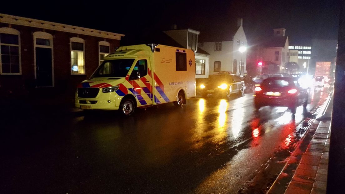 De ambulance bij de kop-staartbotsing