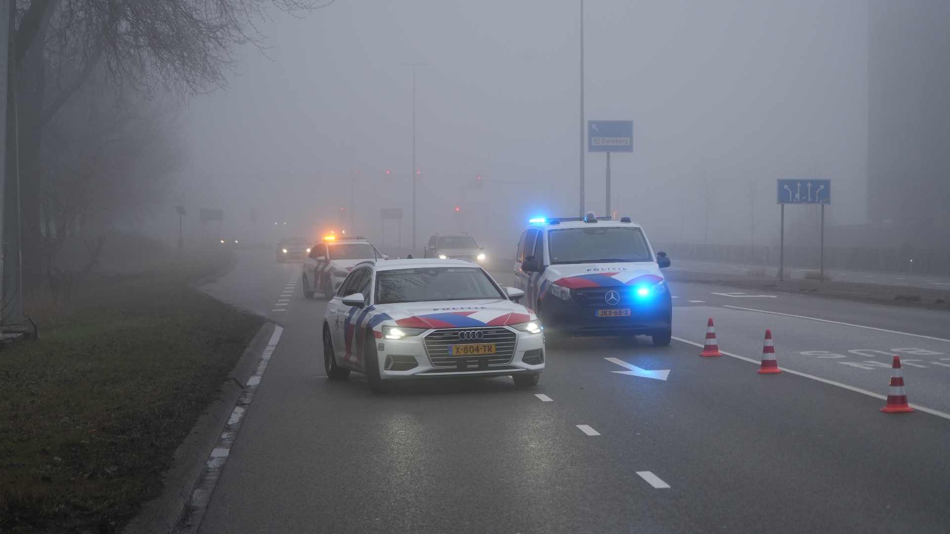 Kop-staartbotsingen op Europaweg in Stad en op A28 bij Haren.