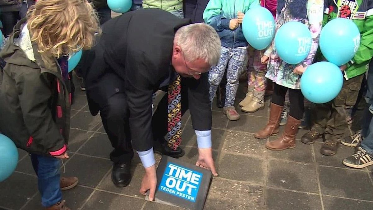Eerste tegel tegen pesten gelegd op schoolplein in Tilligte