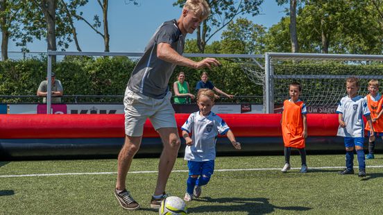WK-ganger Jan Paul van Hecke verrast jeugd bij trainingsdagen van eigen academy Nieuws