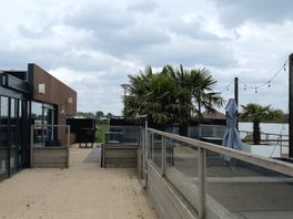 Bruidsparen nog in spanning: Beachclub Klein Scheveningen wacht op vergunning