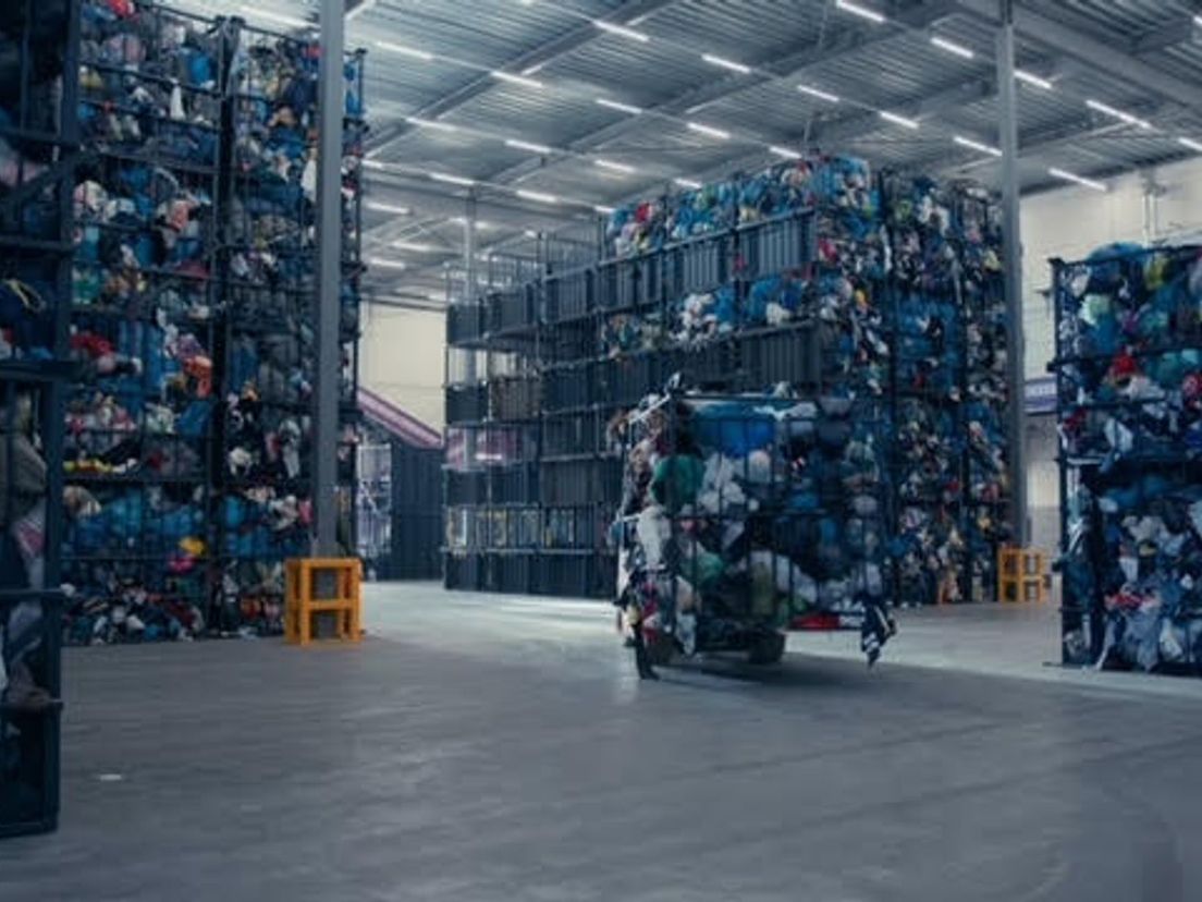 Sortering textiel bij Erdotex Recycling Ridderkerk