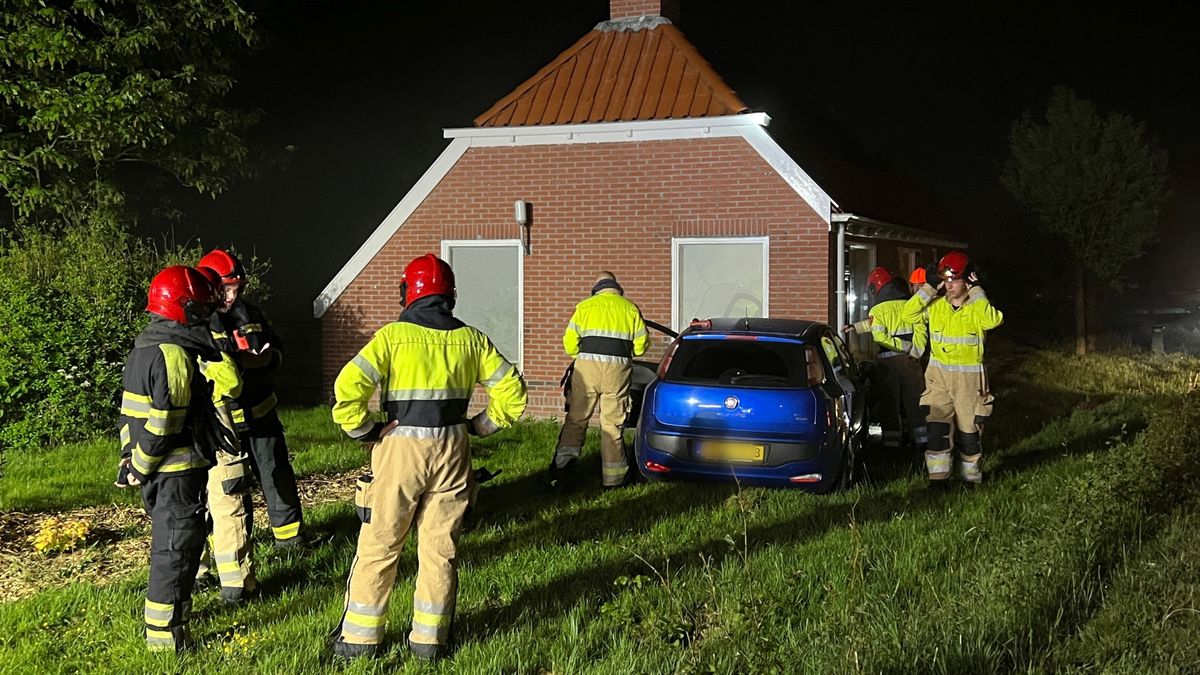 Auto botst op huis in Enumatil; bestuurder (32) aangehouden