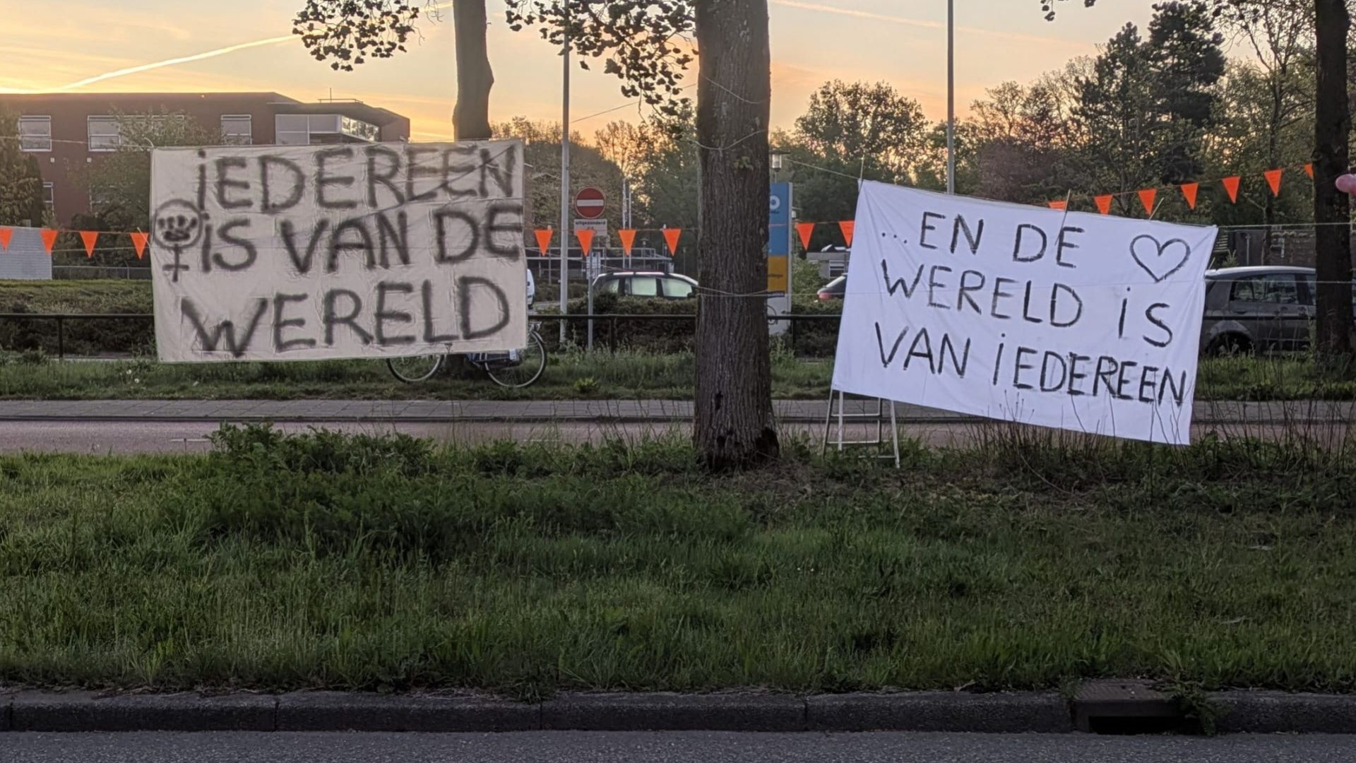 Dolle Mina’s in actie voor opvang vluchtelingen in Apeldoorn: 'Het beeld dat iedereen tegen is, klopt niet'