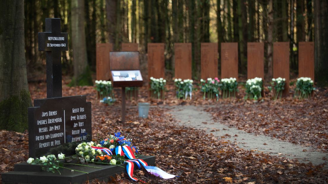 Het verzetsgraf met de namen van de slachtoffers (Rechten: Herinneringscentrum Kamp Westerbork)