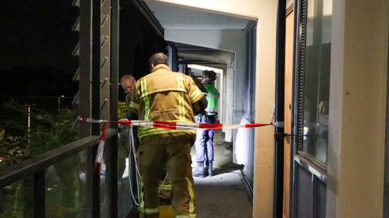 Voetganger gewond na botsing met maaltijdbezorger | Veel rook bij brand in kelderbox. Voetganger gewond na botsing met maaltijdbezorger | Veel rook bij brand in kelderbox.