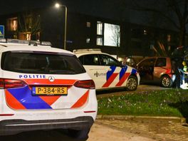 Politieachtervolging eindigt in opengebroken straat in Assen, bestuurder gevlucht