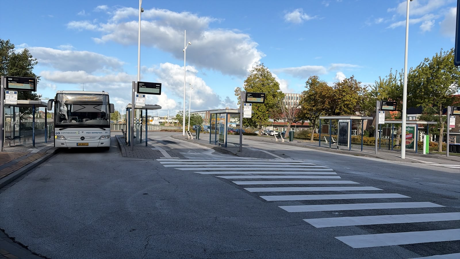 Geen treinen, enkele bussen: staking legt openbaar vervoer lam