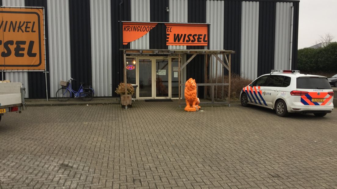De bom is gevonden in de kringloopwinkel (Rechten: Ronald Oostingh / RTV Drenthe)
