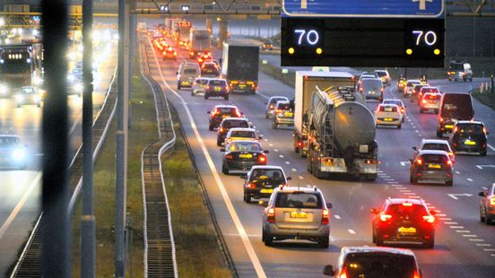 Wintertijd zorgt voor files: 'Drukste tijd van het jaar'