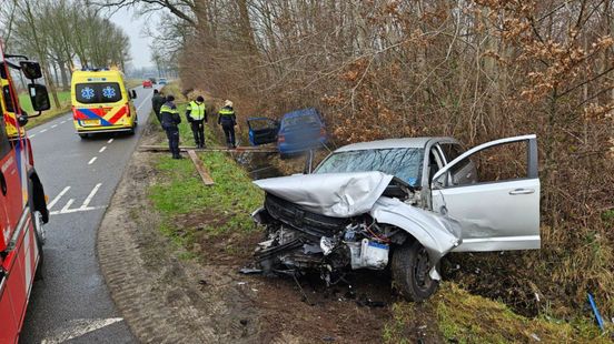 Gewonden bij aanrijding op kruising. Gewonden bij aanrijding op kruising.