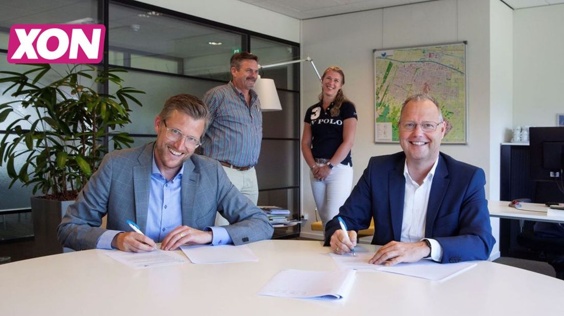 V.l.n.r. wethouder Hans Boerkamp van Rhenen, projectleider Geert van de Laak van Rhenen, projectleider Evelien Starreveld van Veenendaal en wethouder Engbert Stroobosscher