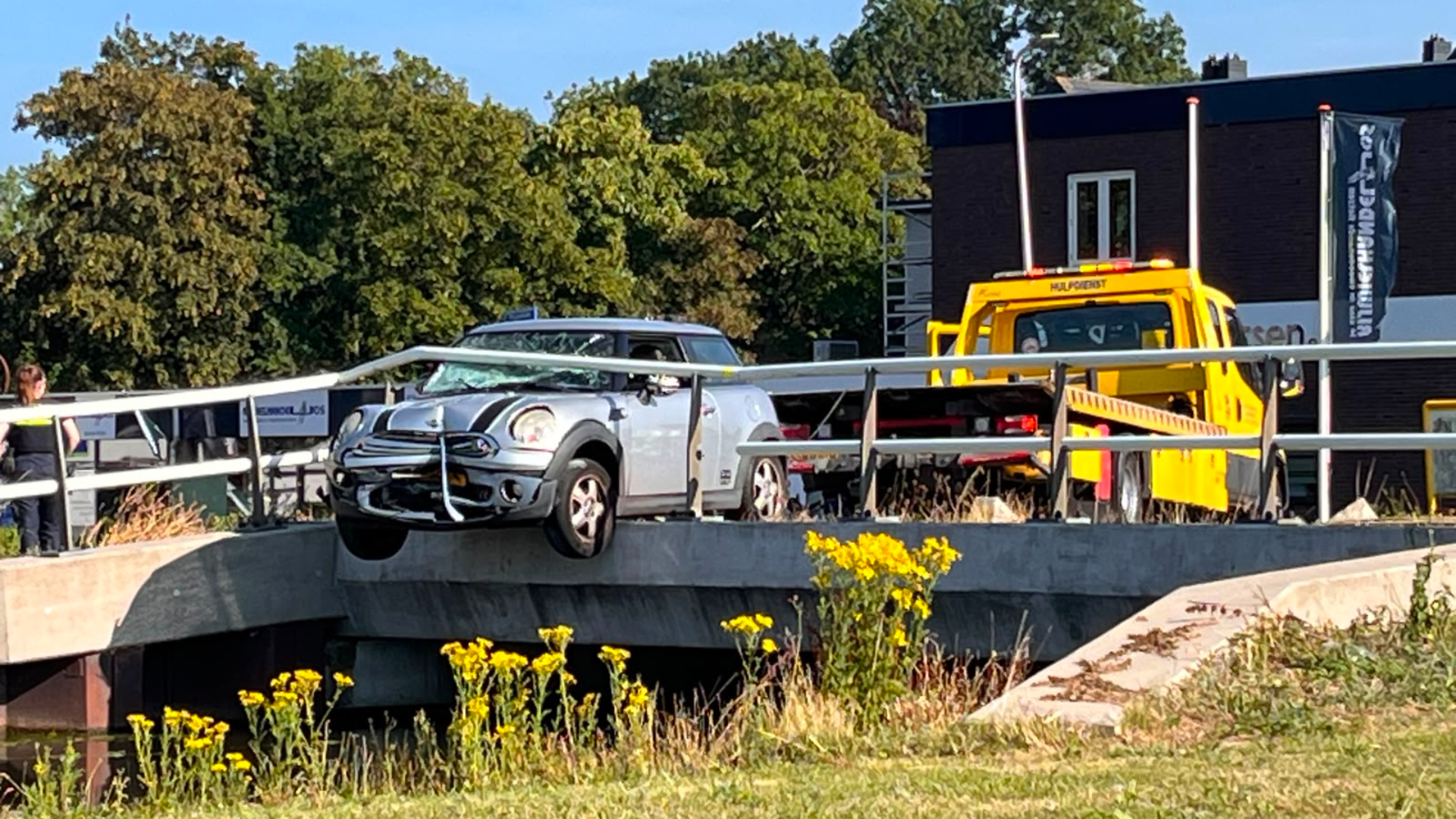 De man achter het stuur bleek onder invloed te zijn.