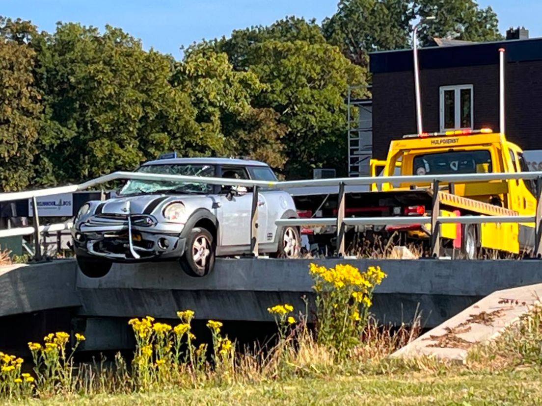 De man achter het stuur bleek onder invloed te zijn.