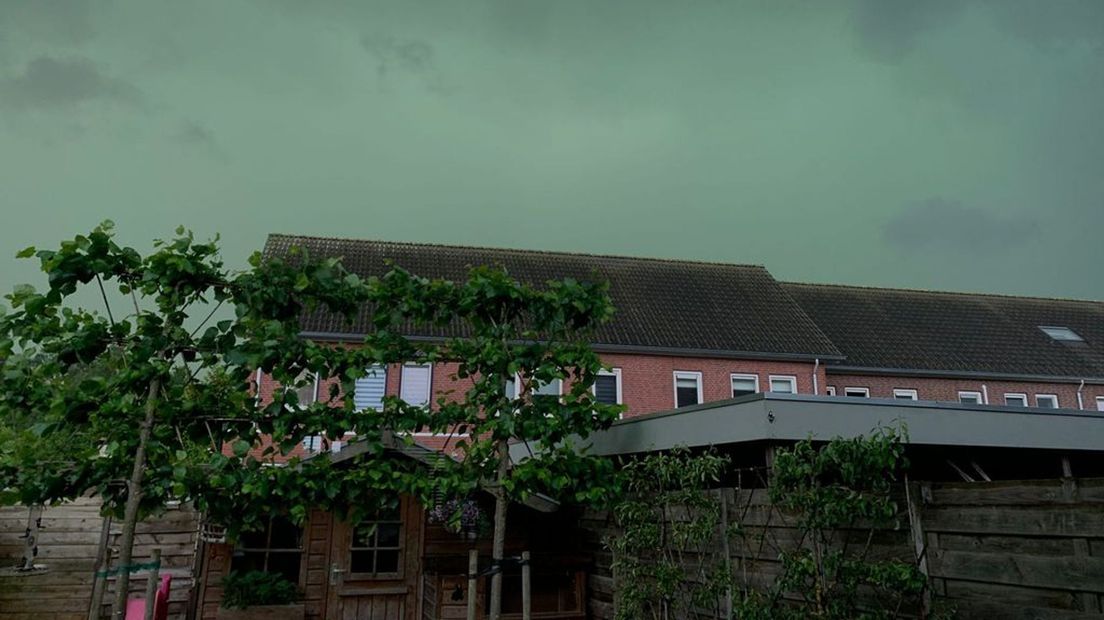 De lucht in Zelhem kreeg tijdens de storm de kleur van het Noorderlicht.