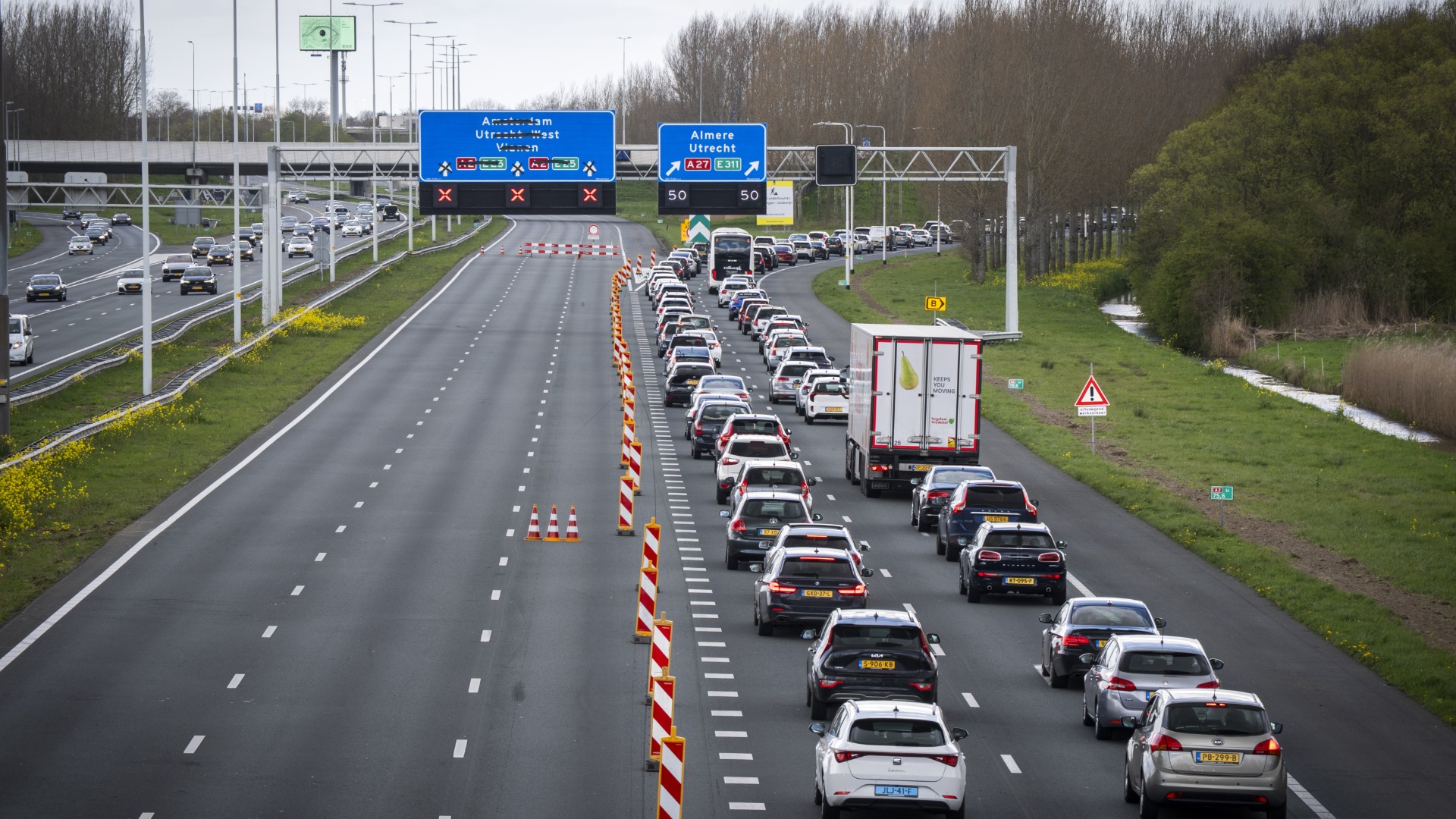 A2 dicht, omleiding ook druk: zo lang ben jij onderweg