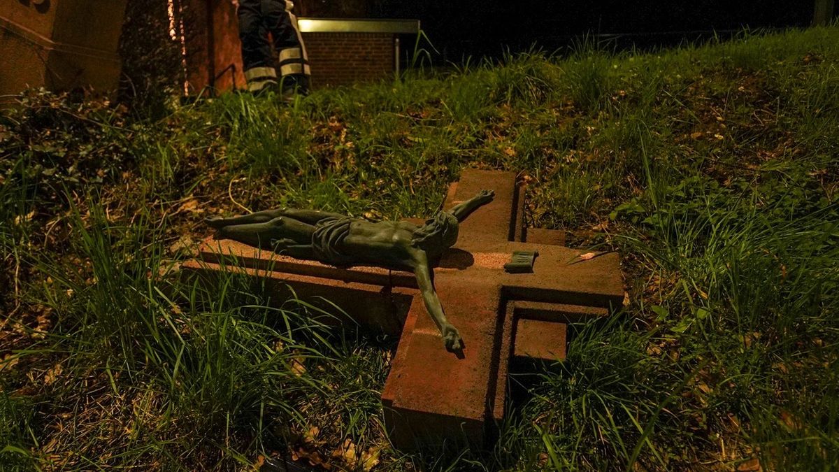 Omvergereden wegkruis Valkenburg op tijd terug aan Cauberg