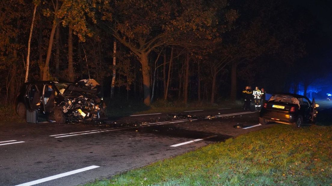 Bij een ongeluk op de N332 bij Raalte raakten gisteravond meerdere mensen gewond.