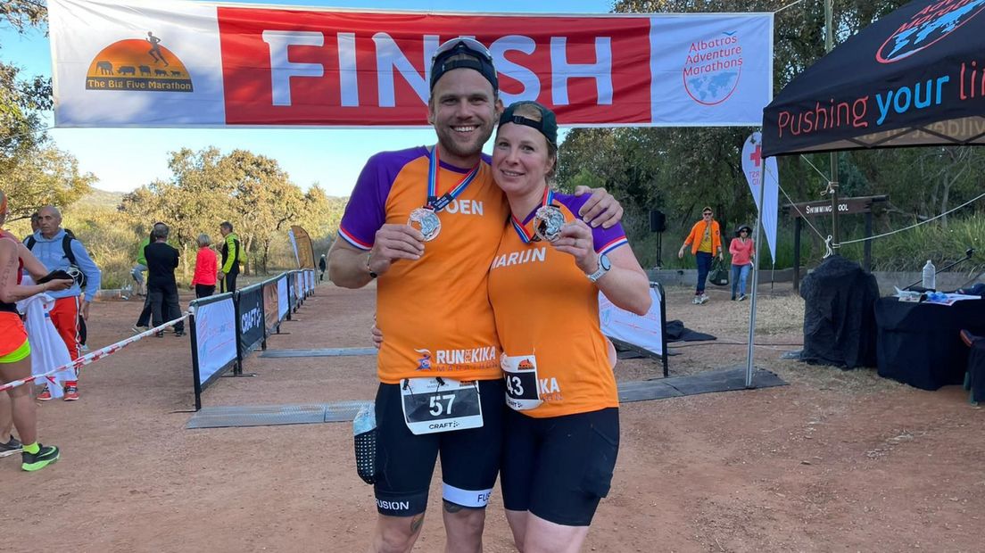 Coen en Marijn liepen marathon in Zuid-Afrika: 'Er lag olifantenpoep op het parcours'