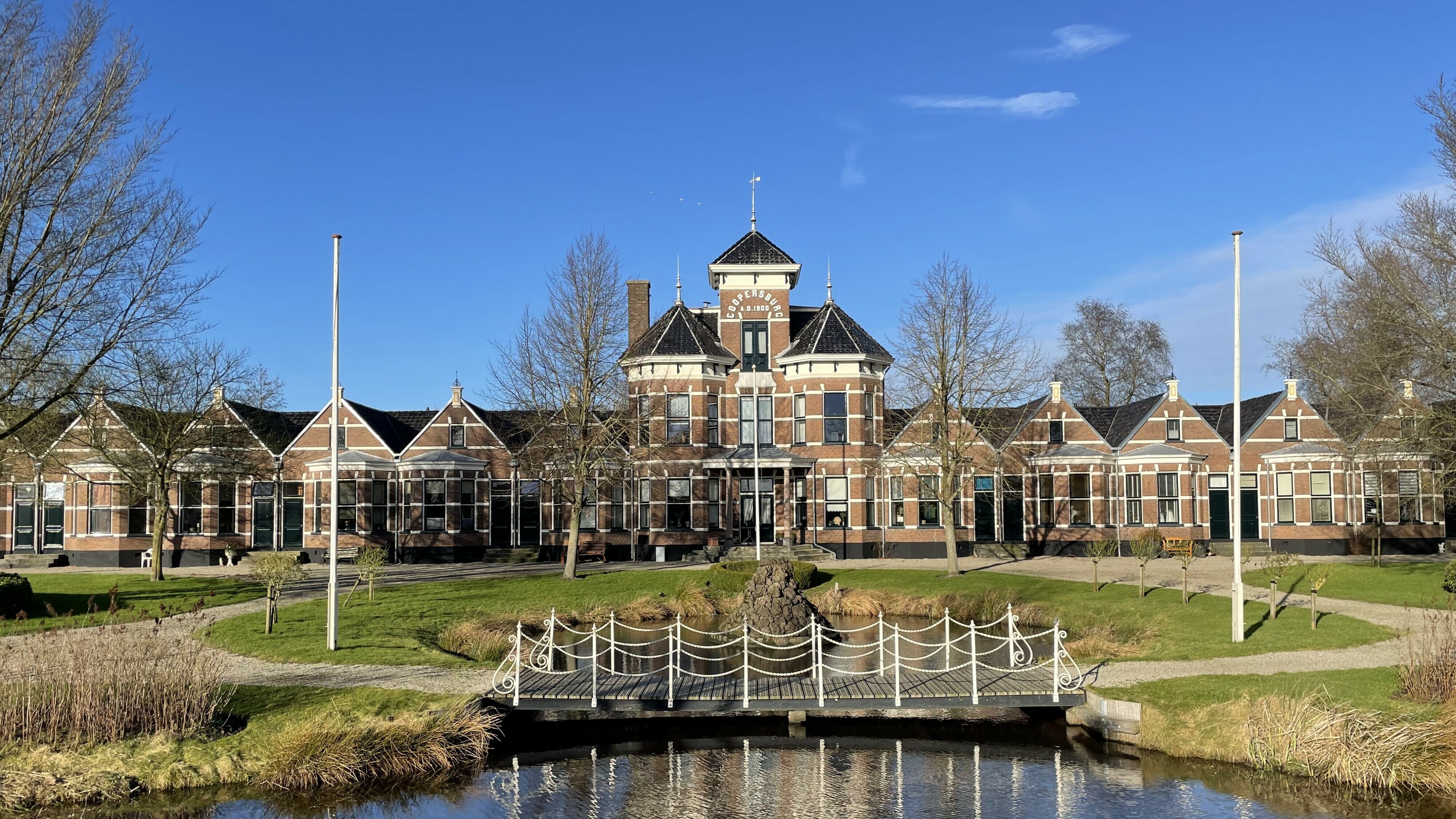 Zakenman en beroemde Akkrumer Frank Cooper krijgt z'n eigen standbeeld