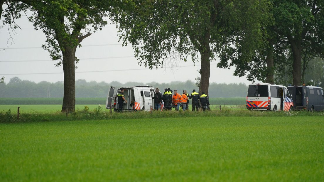 De politie pakt protesterende boeren op (Rechten: Kim Stellingwerf/RTV Drenthe)