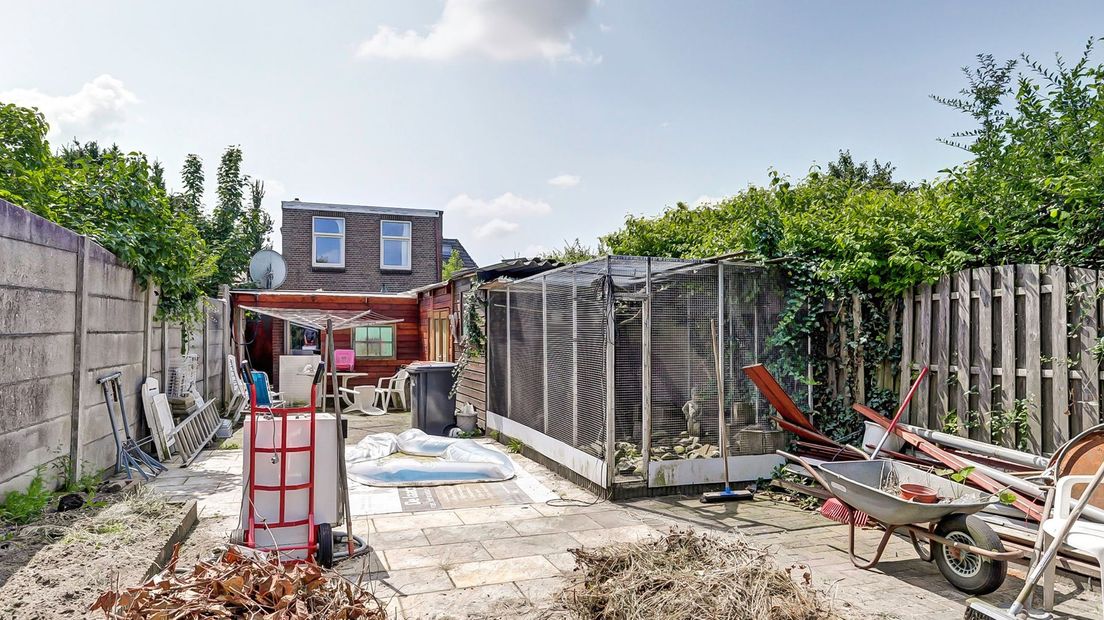 De tuin van de 'te moderniseren vrijstaande woning'