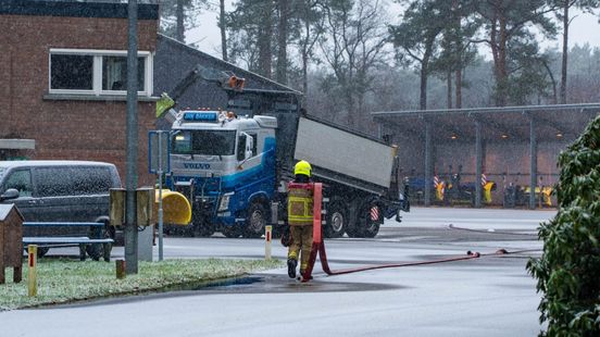 Strooiwagen in brand