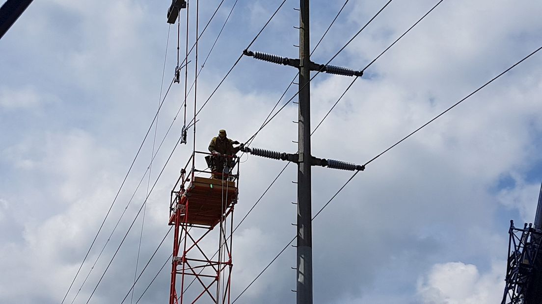 Spanning blijft op masten tijdens werkzaamheden