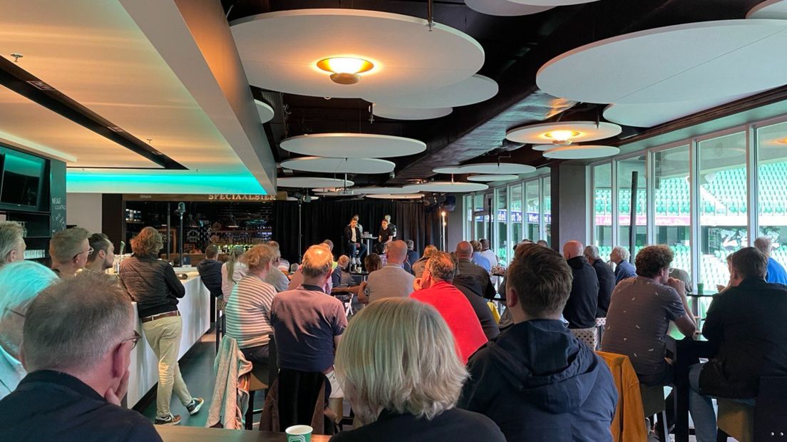 Wouter Gudde beantwoordde woensdagavond vragen van supporters