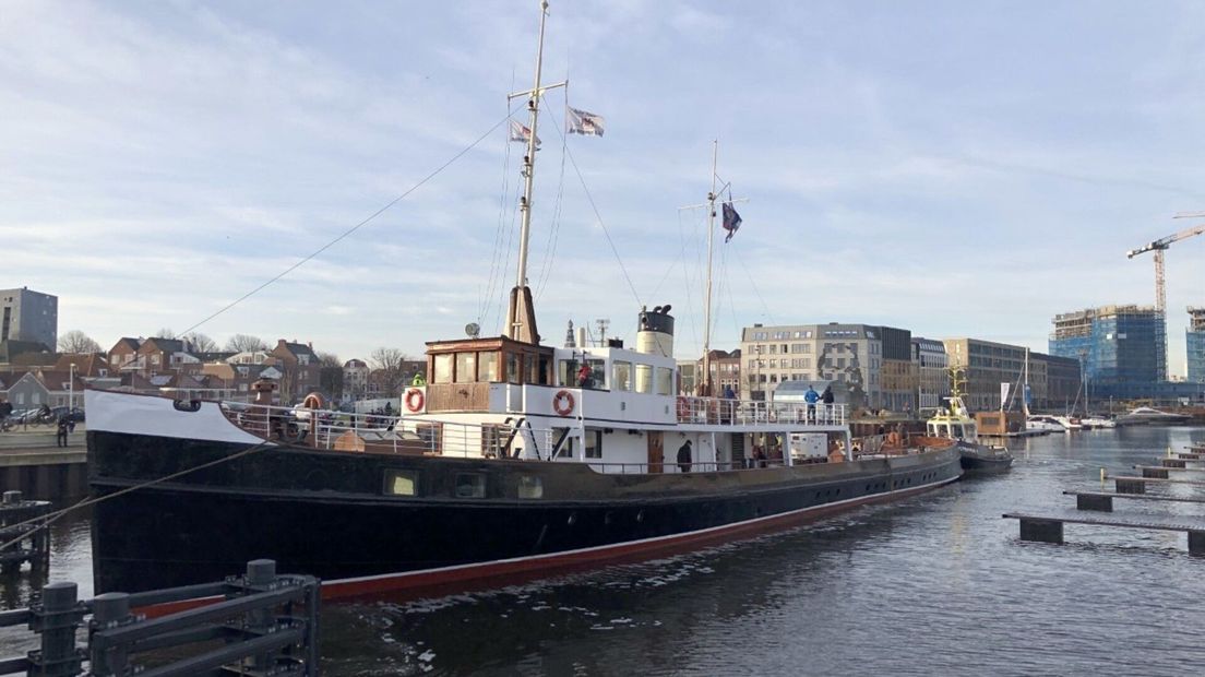 Het schip Koningin Emma is gearriveerd in het centrum van Vlissingen