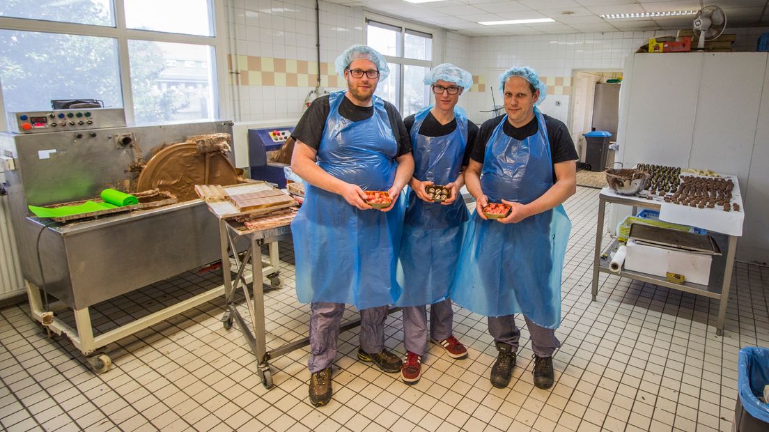 Het team van Home Made Chocolate met rechts Erik Mik (Rechten: RTV Drenthe / Robbert Oosting)