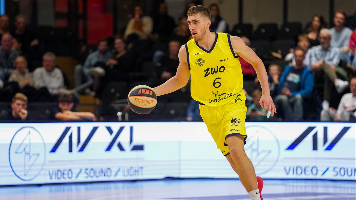 Basketball players Landstede Hammers struggle past Yoast United Ruetir