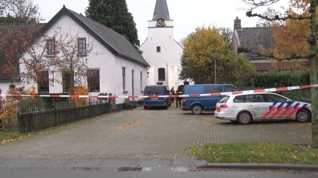 De kerk in Rhenoy, waar het in 2017 vreselijk misging.