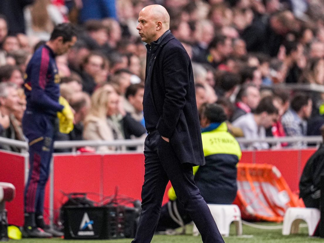 Arne Slot vorig seizoen tijdens Ajax-Feyenoord