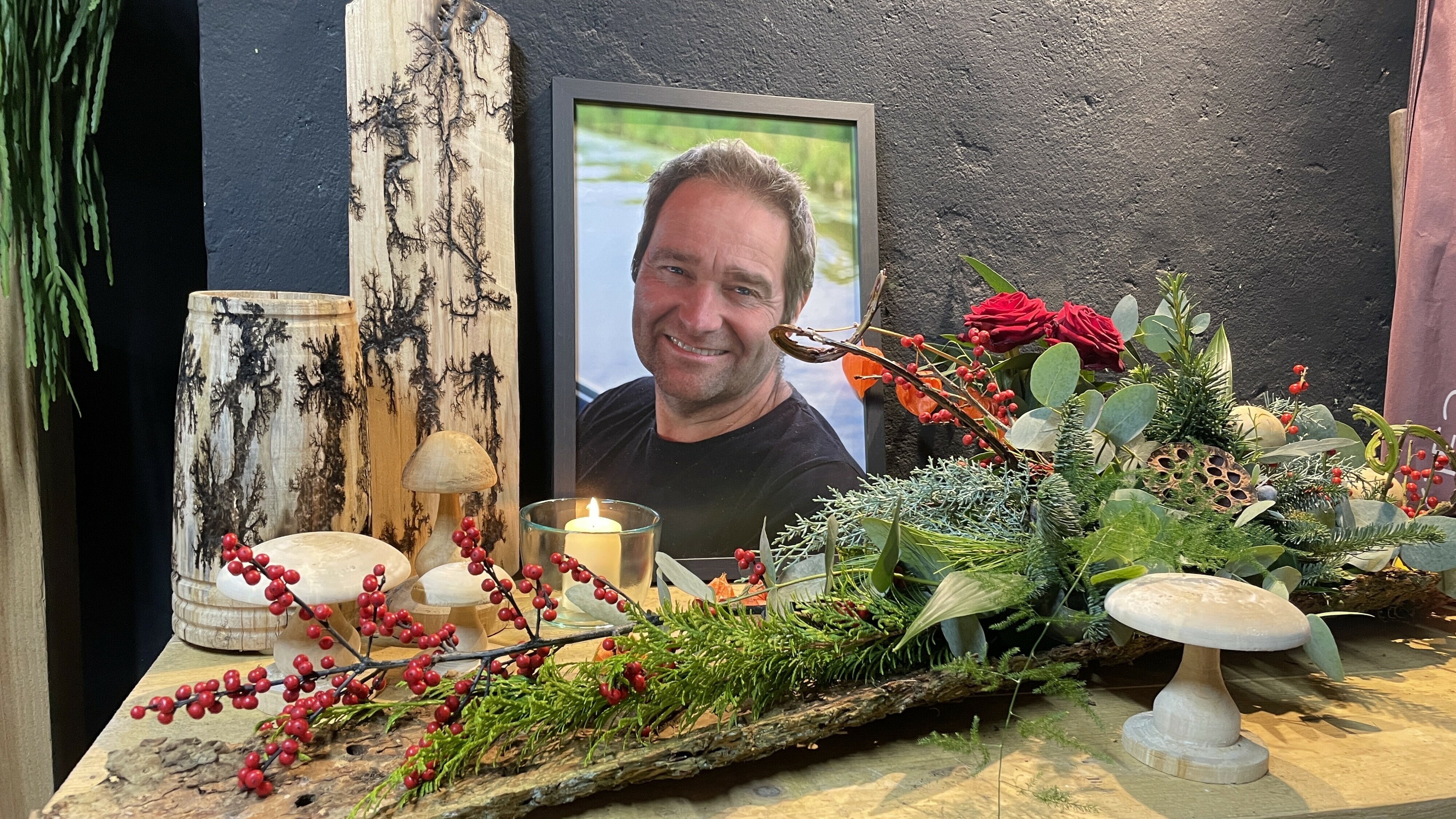 Gerda van Bloemenschuur Haren maakt kerststukjes, ook na overlijden broer: 'Het trekt me door de nare tijd heen '