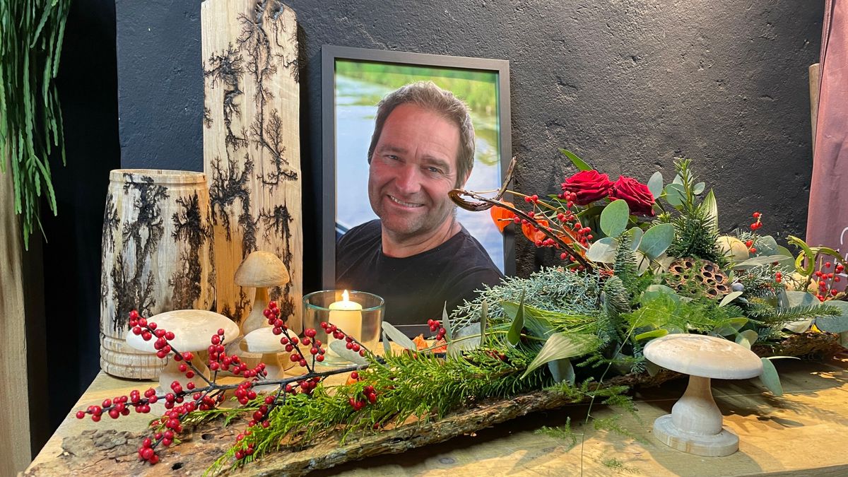 Gerda van Bloemenschuur Haren maakt kerststukjes, ook na overlijden broer: 'Het trekt me door de nar