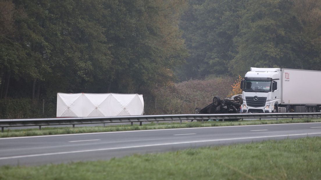 Man omgekomen bij eenzijdig ongeluk op A1 bij De Lutte