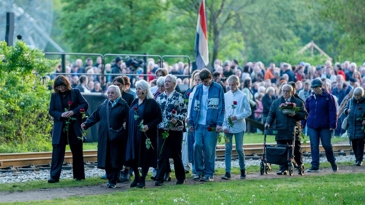 Kijk hier de Dodenherdenking in Westerbork terug