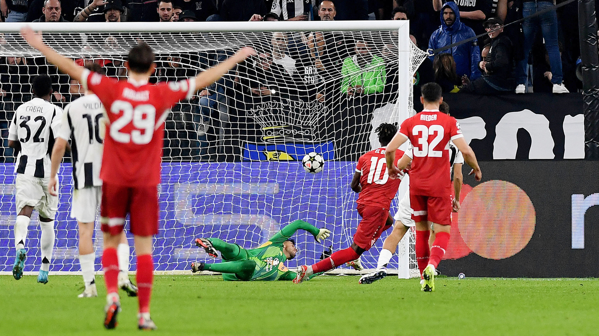 Stuttgart maakt een goal tegen Juventus in de Champions League