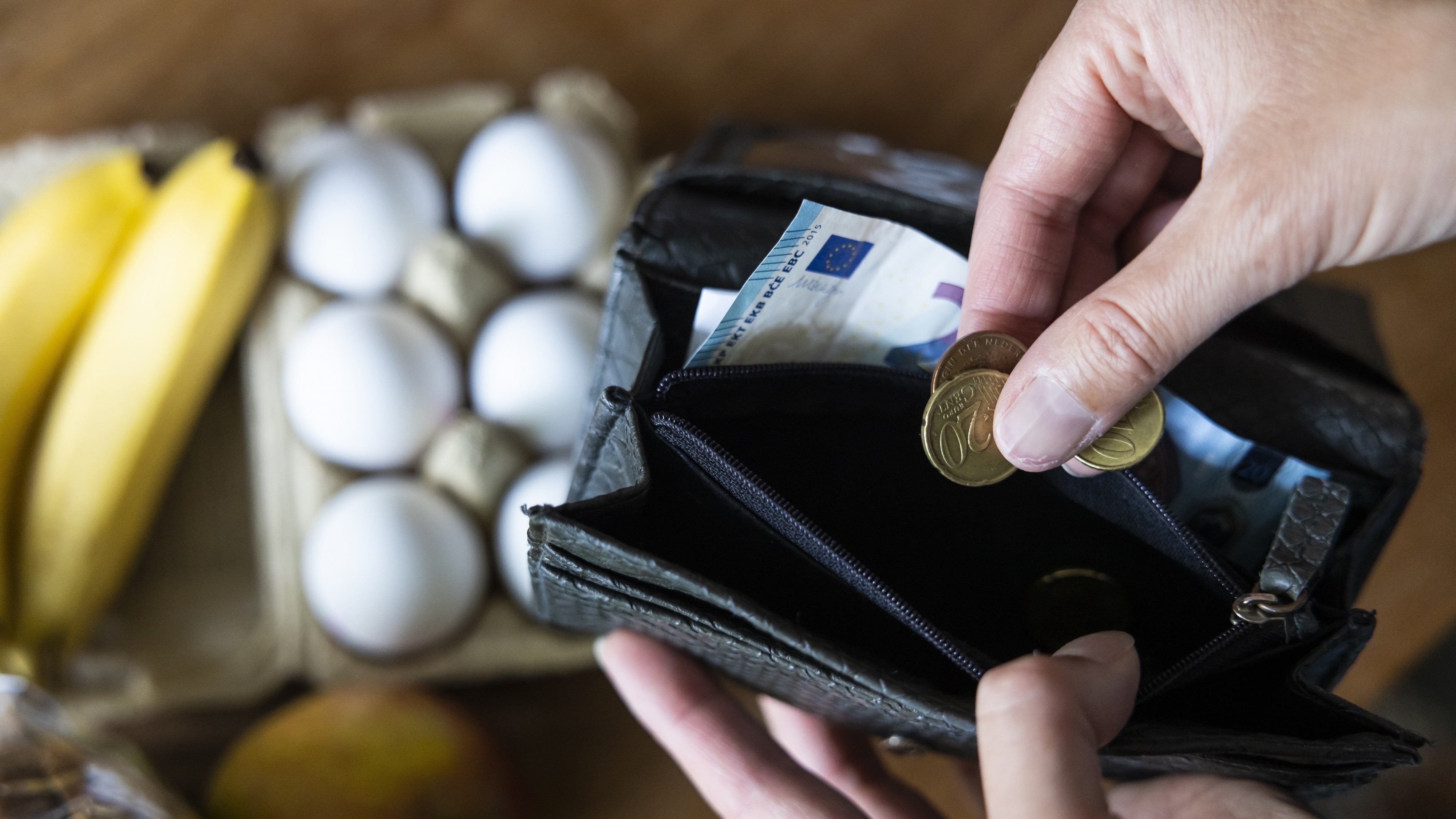 Mensen raken in de problemen met hun boodschappen