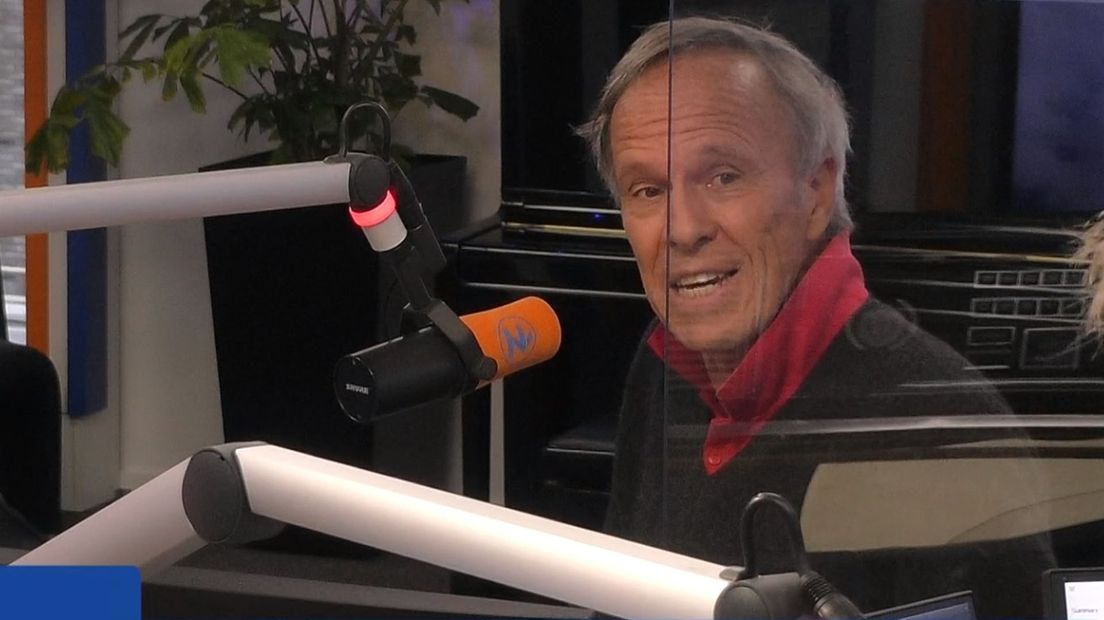 Jan Brouwer in de studio van RTV Noord