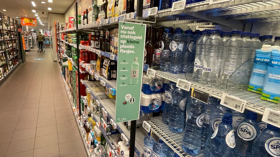 Vanaf nu betaal je 15 cent statiegeld op kleine plastic flesjes