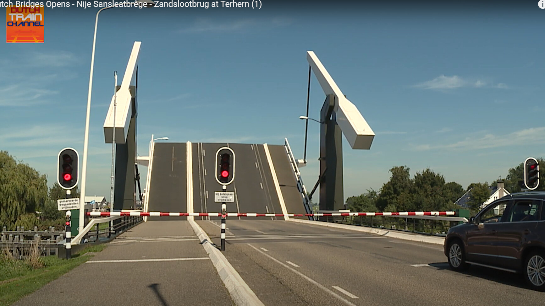 Filmke oer de brêge by Terherne grutte hit yn it bûtenlân