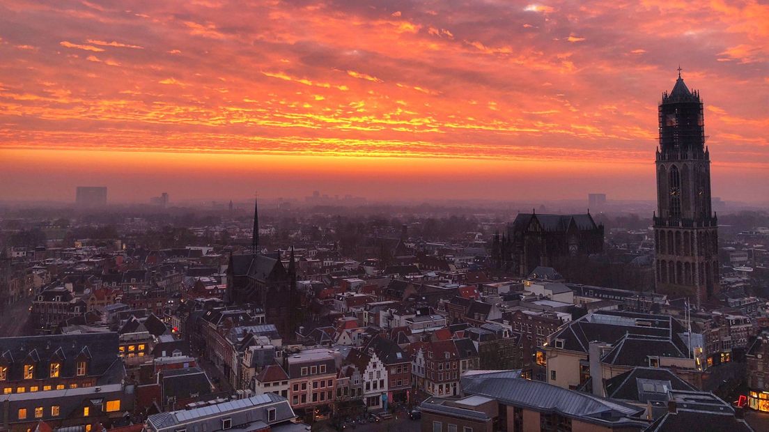 Zonsopgang boven Utrecht op archiefbeeld.