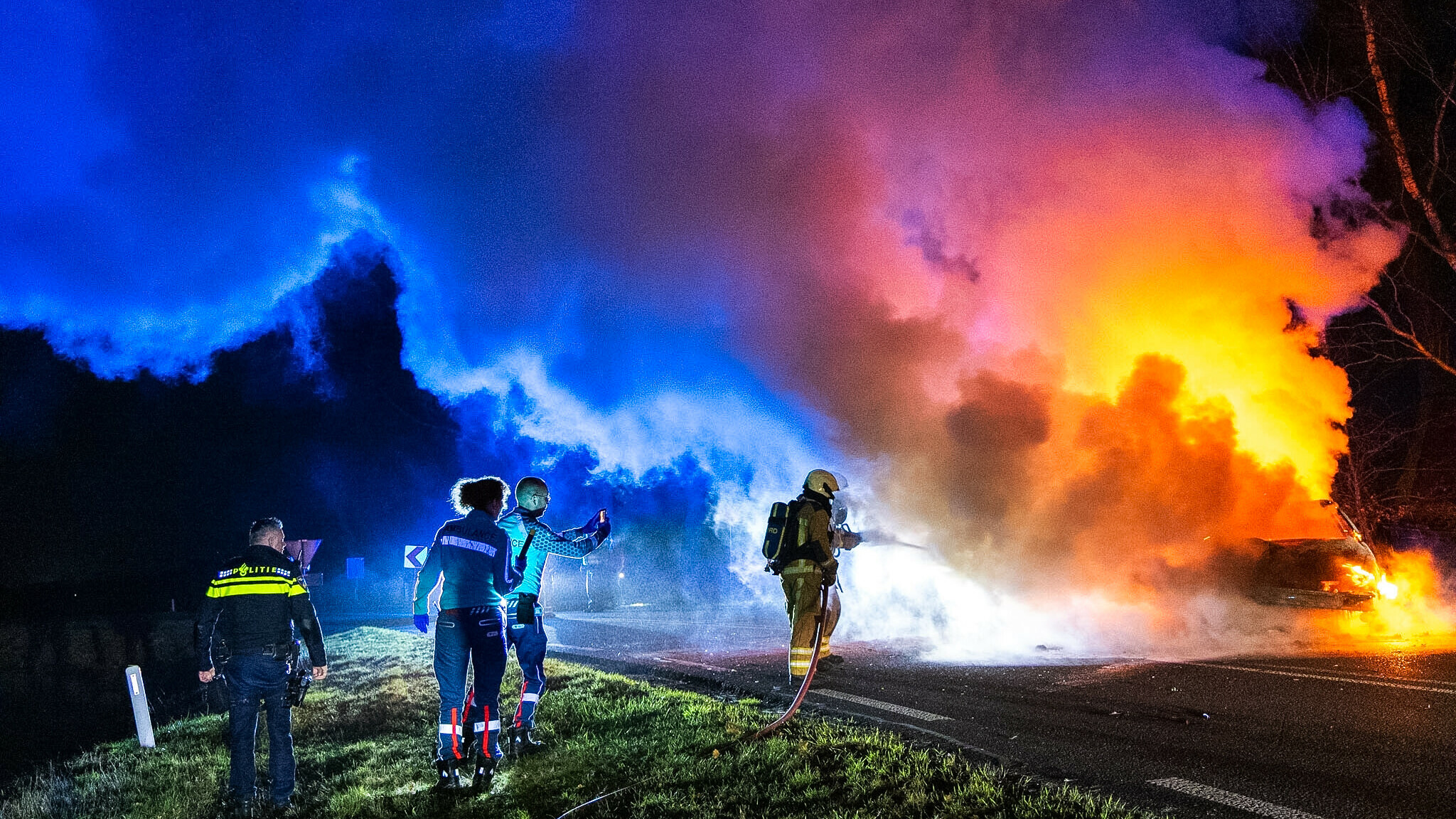 Auto vliegt in brand na ongeval bij Huis Ter Heide