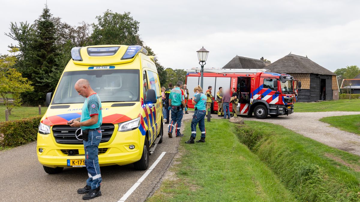 112 Nieuws: Motorrijdster vliegt uit de bocht in Beerze | Automobiliste rijdt tegen brug in Zwolle