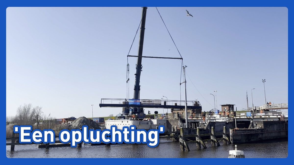 Nieuwe fietsbrug in Zoutkamp ligt op z'n plek