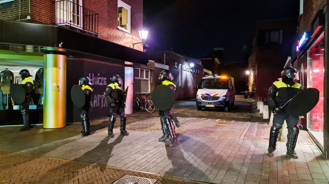 Politie veegt centrum van Enschede schoon