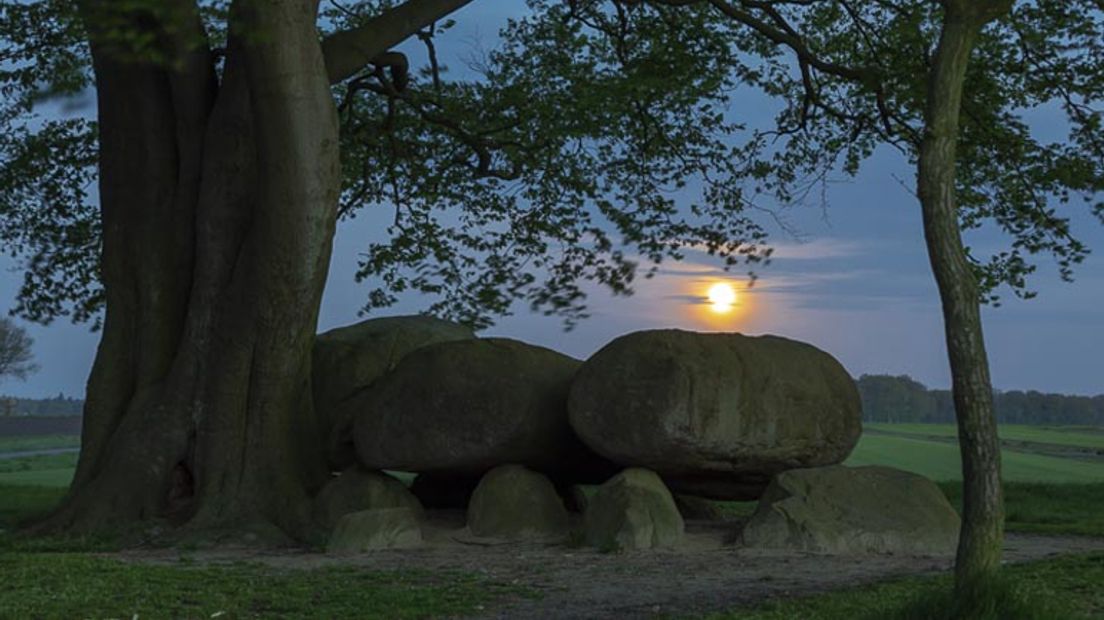 Een van de hunebedden in Drenthe (Rechten: Karin Broekhuijsen)